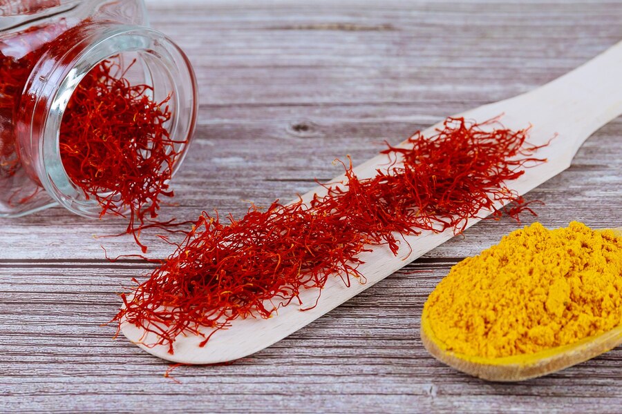 Saffron VS turmeric